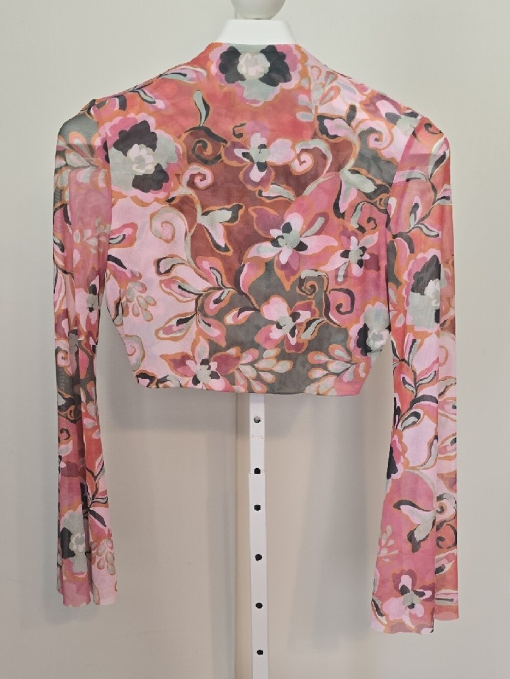 92 Misa Los Angeles Pink Floral Sheer Long-Sleeve Crop Top - Picture 4 of 9